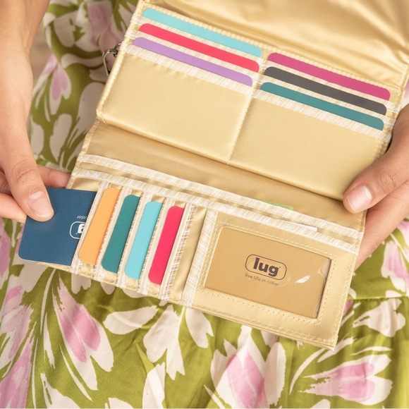 Lug Stroll Wallet- Lavender Women\'s Clutch